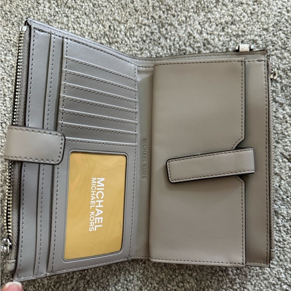 Michael Kors Wallet - New! - Picture 2 of 3
